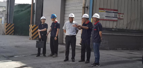 集團公司黨委委員、股份公司黨委書記、總經(jīng)理蔣培進到建材公司調(diào)...