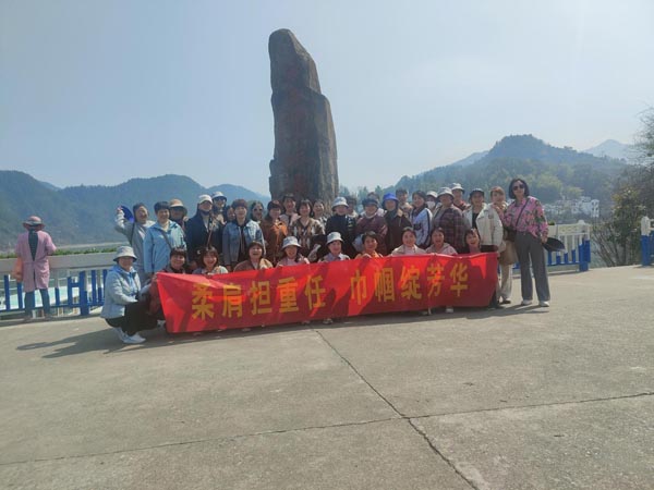 公司機(jī)關(guān)黨支部、工程服務(wù)支部聯(lián)合舉辦“三八”節(jié)主題活動(dòng)