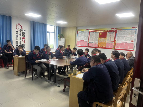 王伍升到建材研究室、建材公司調(diào)研